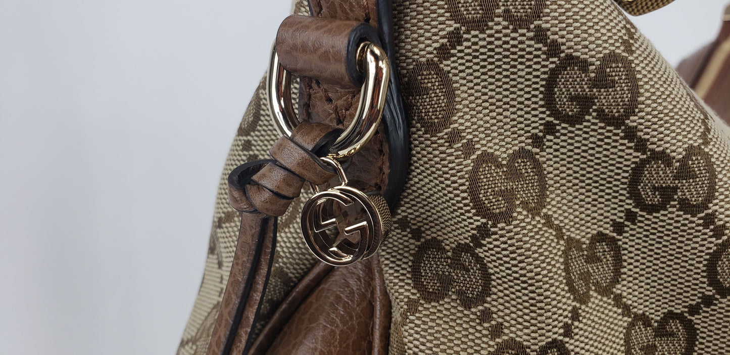 Gucci Large GG Supreme Canvas Hobo Handbag in Beige
