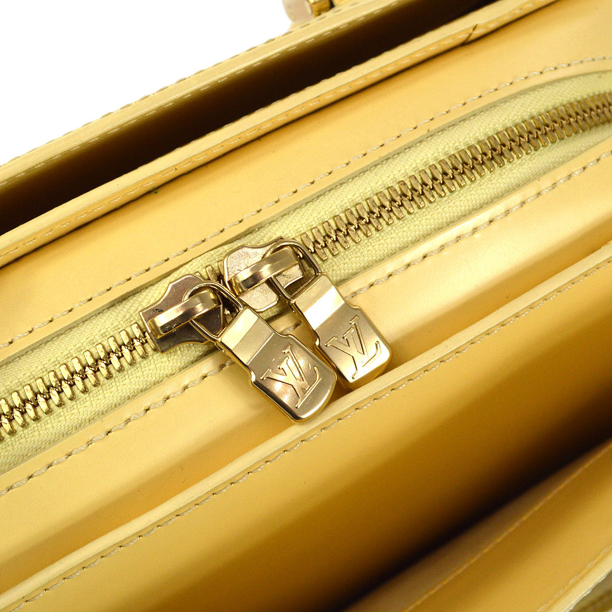 Louis Vuitton 2002 PONT NEUF M5205A