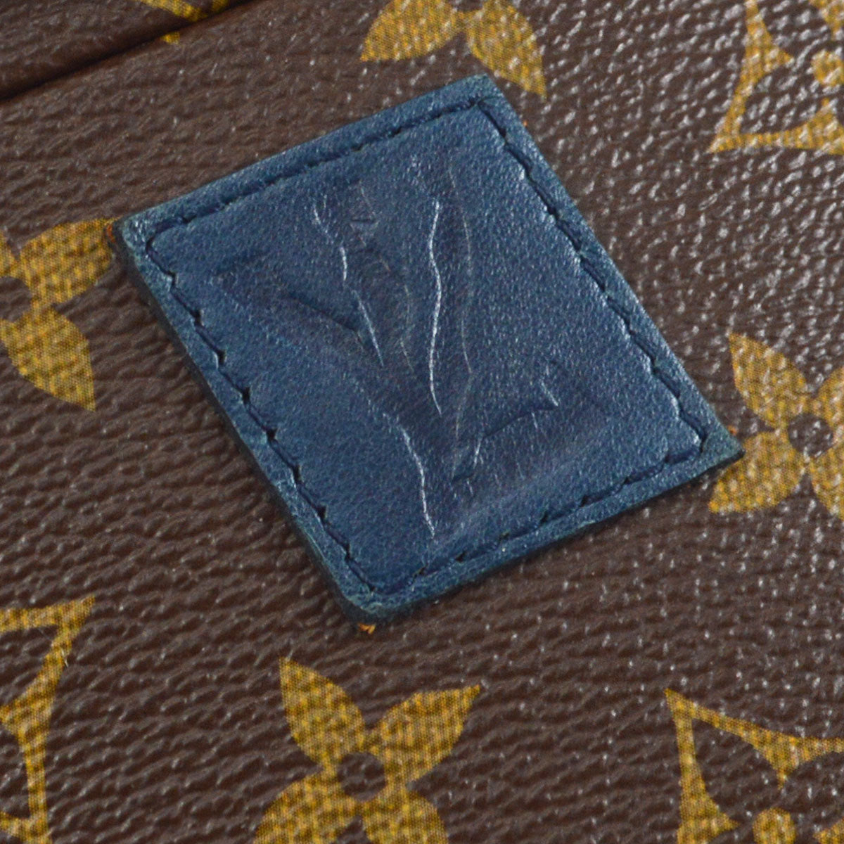 LOUIS VUITTON 2014 TWISTED BOX M40275 24687