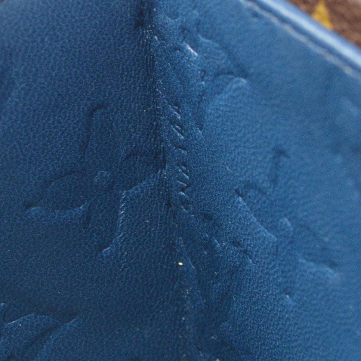 LOUIS VUITTON 2014 TWISTED BOX M40275 24687