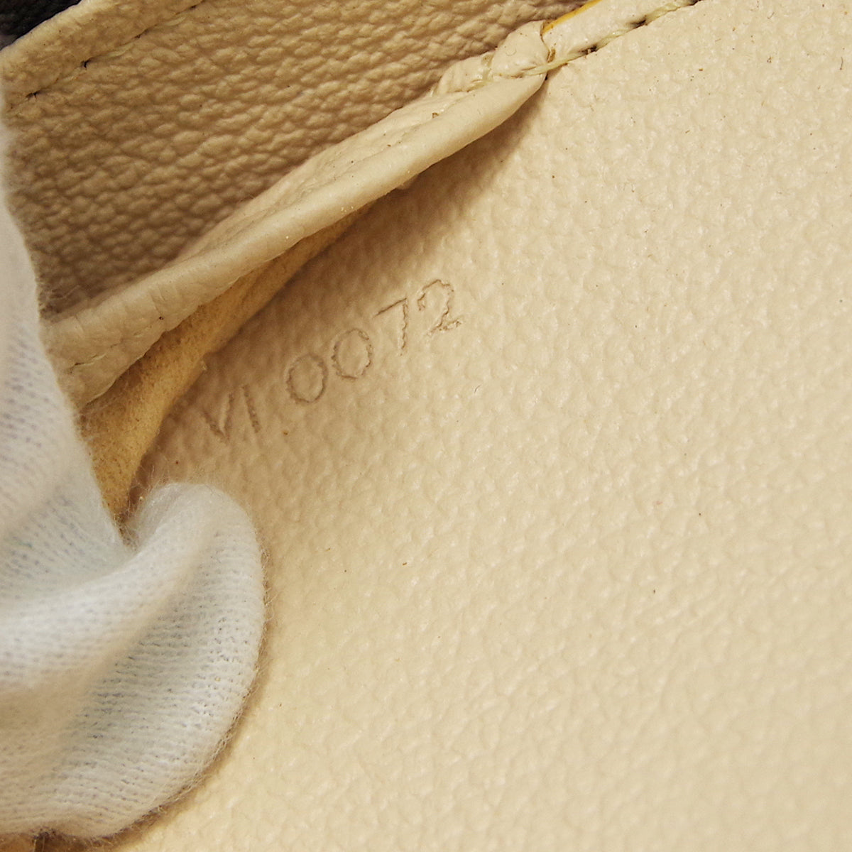 Louis Vuitton 2002 TROUSSE BRUSH PM M47510