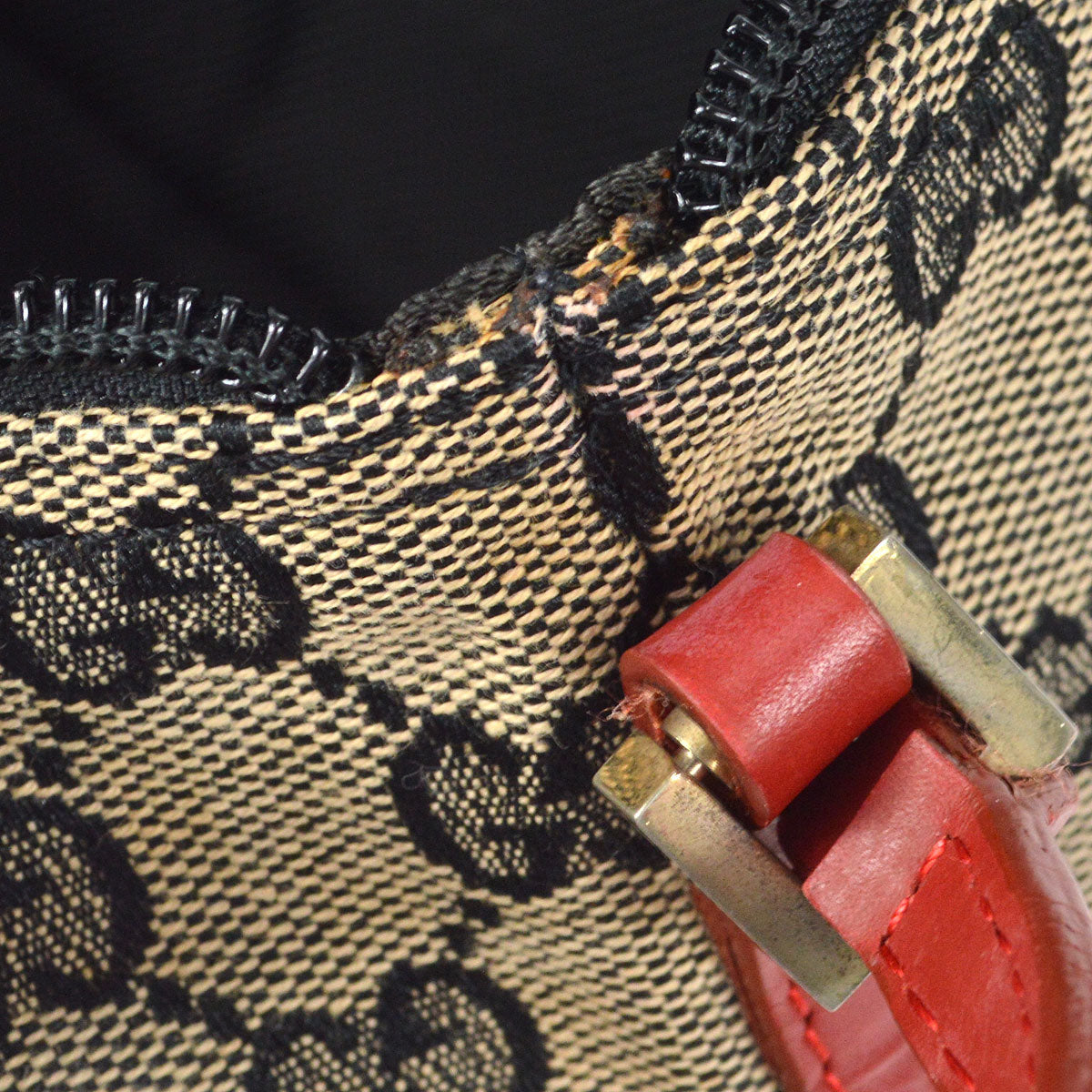 Gucci by Tom Ford 1990s-2000s GG Canvas Handbag 48619