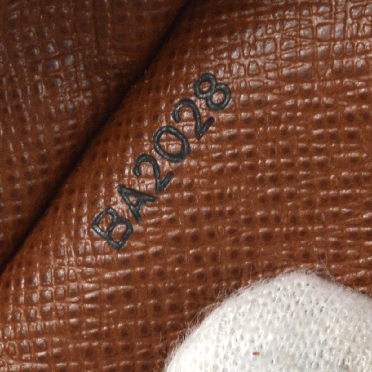 LOUIS VUITTON 2008 Porte Documents Voyage Monogram M53361 97399