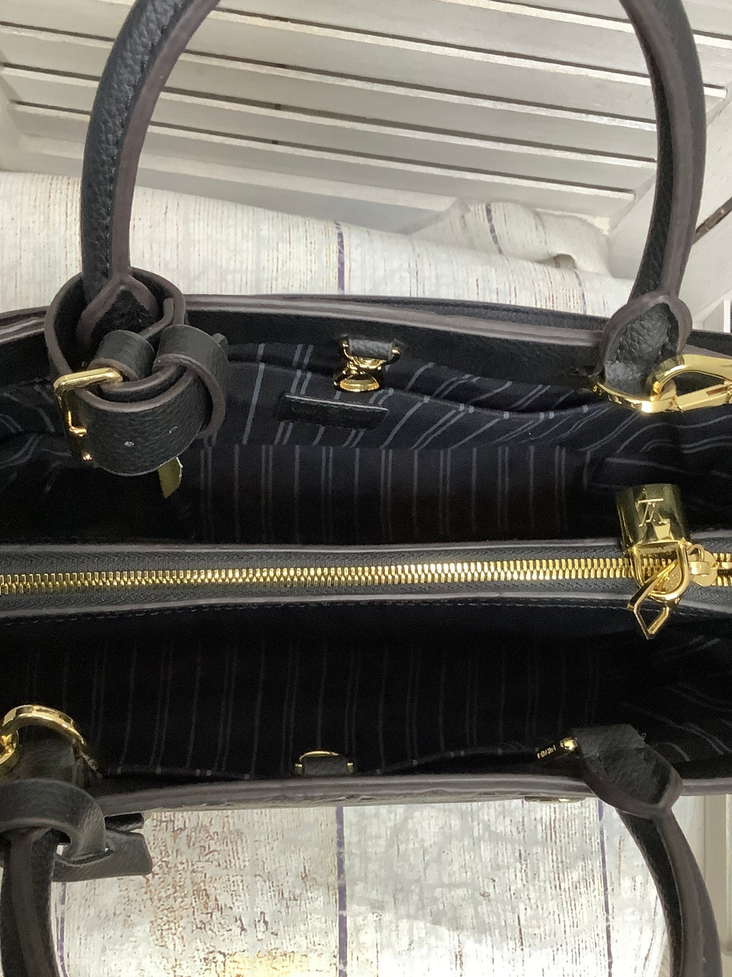 Crossbody Luxury Designer By Louis Vuitton  Size: Medium