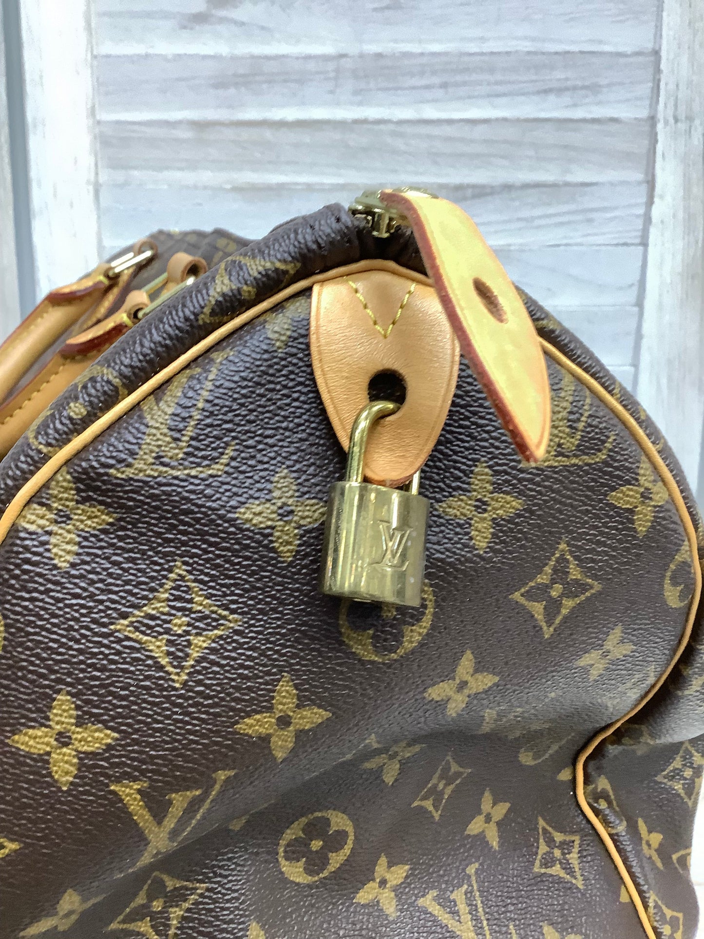 HandBag Luxury Designer By Louis Vuitton, Size: Large