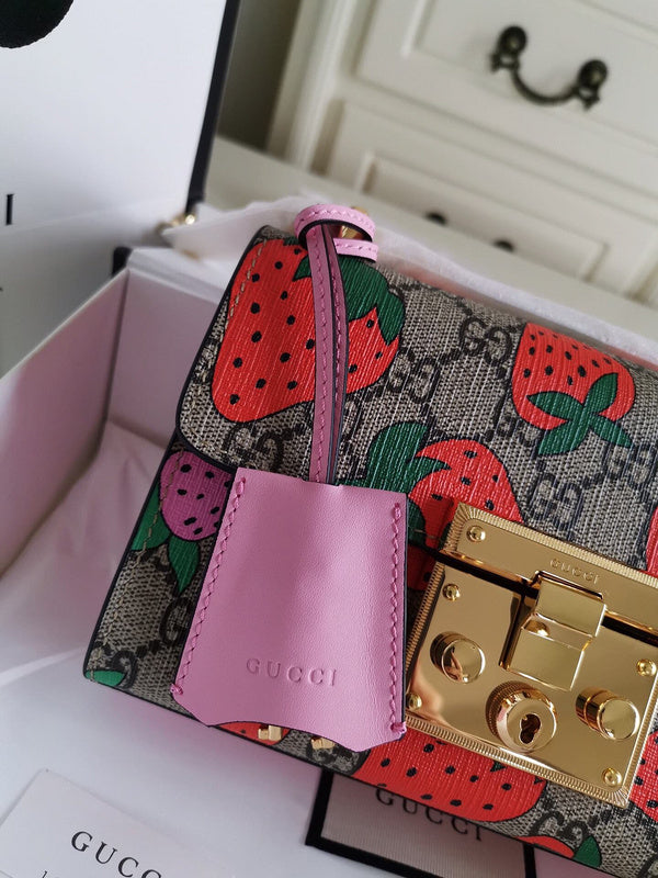 Gucci   Luxury Bags  1382
