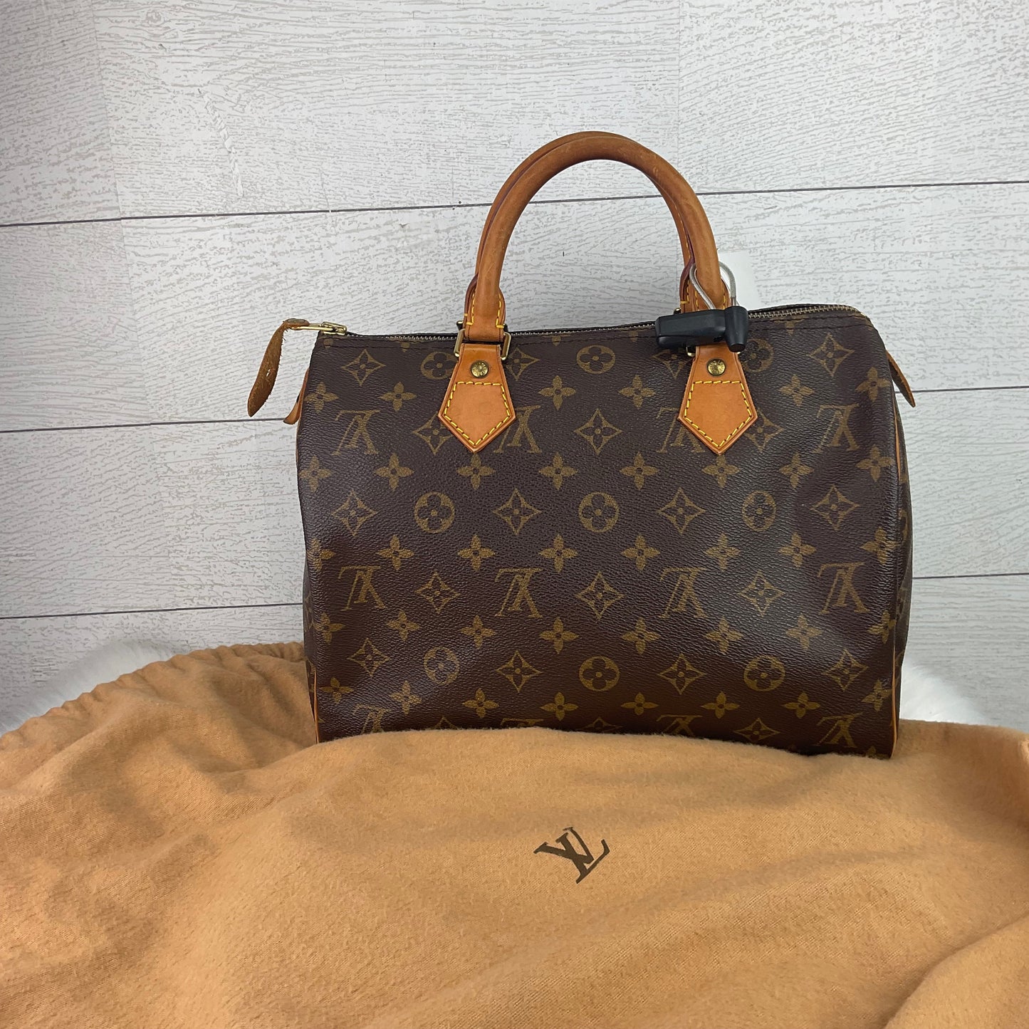 HandBag Luxury Designer By Louis Vuitton, Size: Large