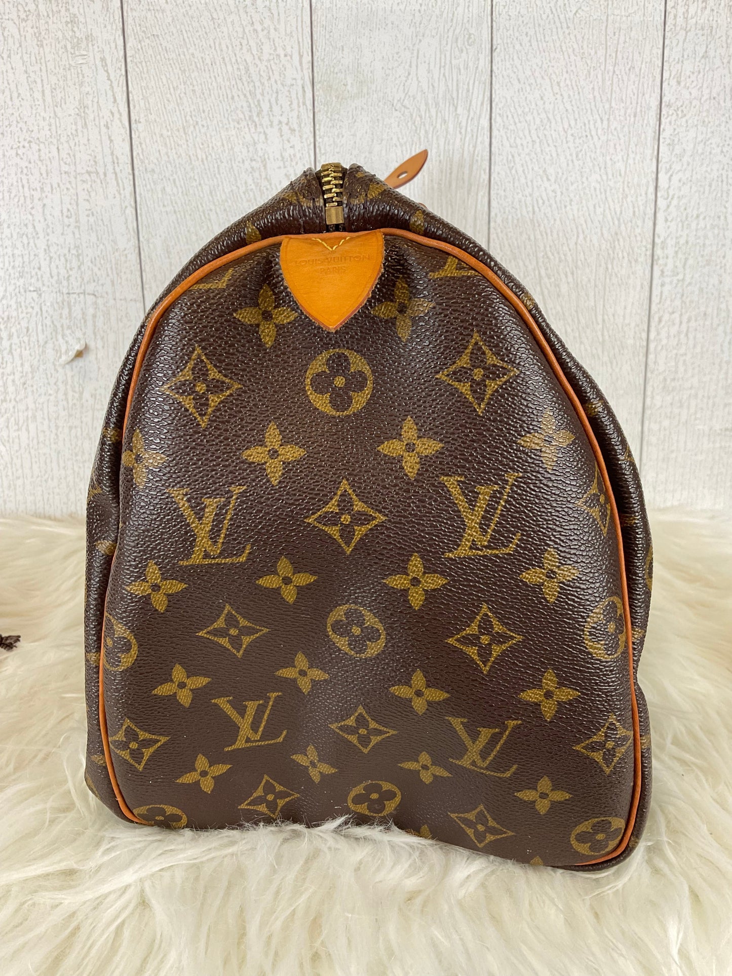 HandBag Designer By Louis Vuitton, Size: Medium