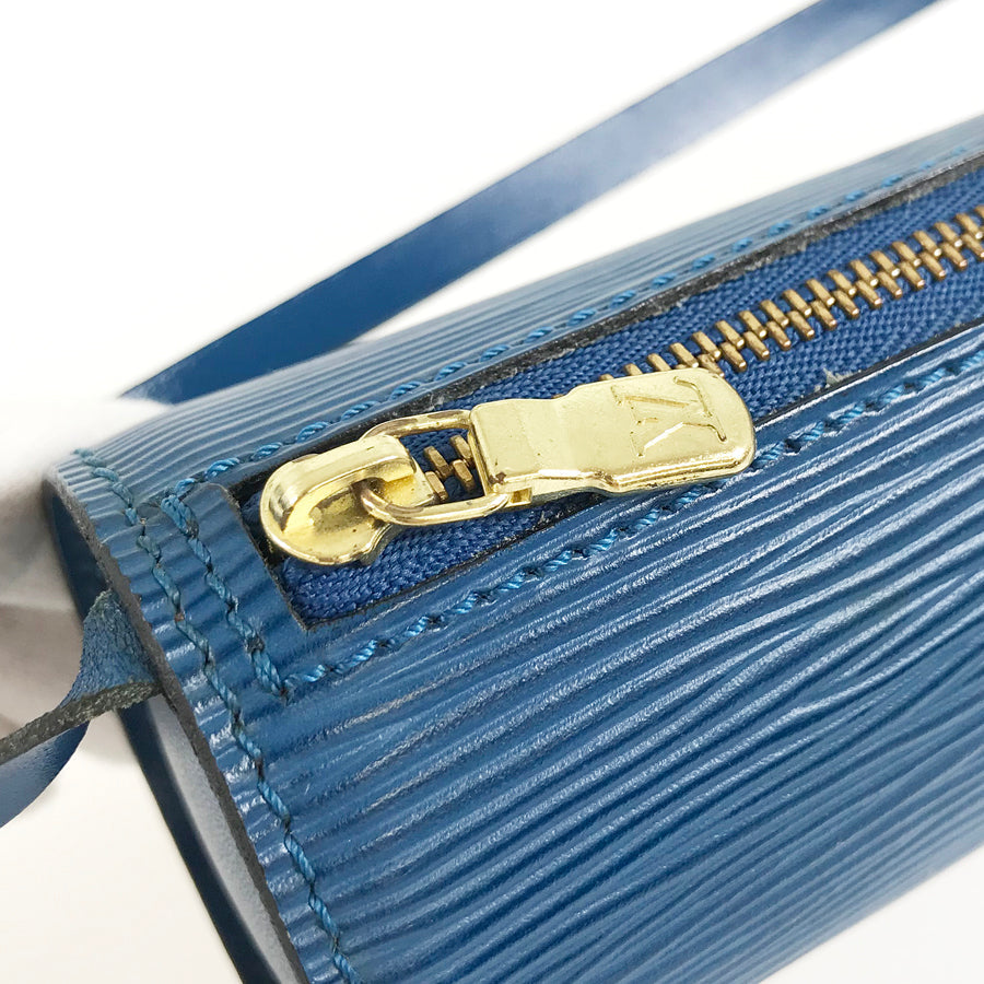 LOUIS VUITTON Epislo M52225 Hand bag