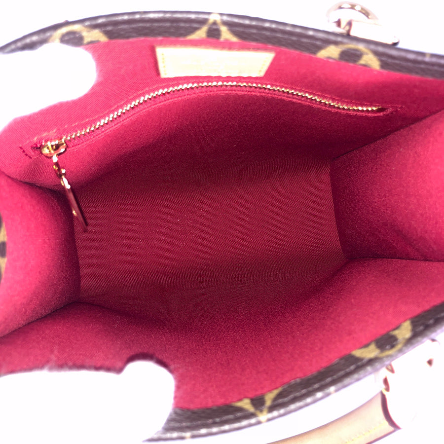 LOUIS VUITTON Handbag