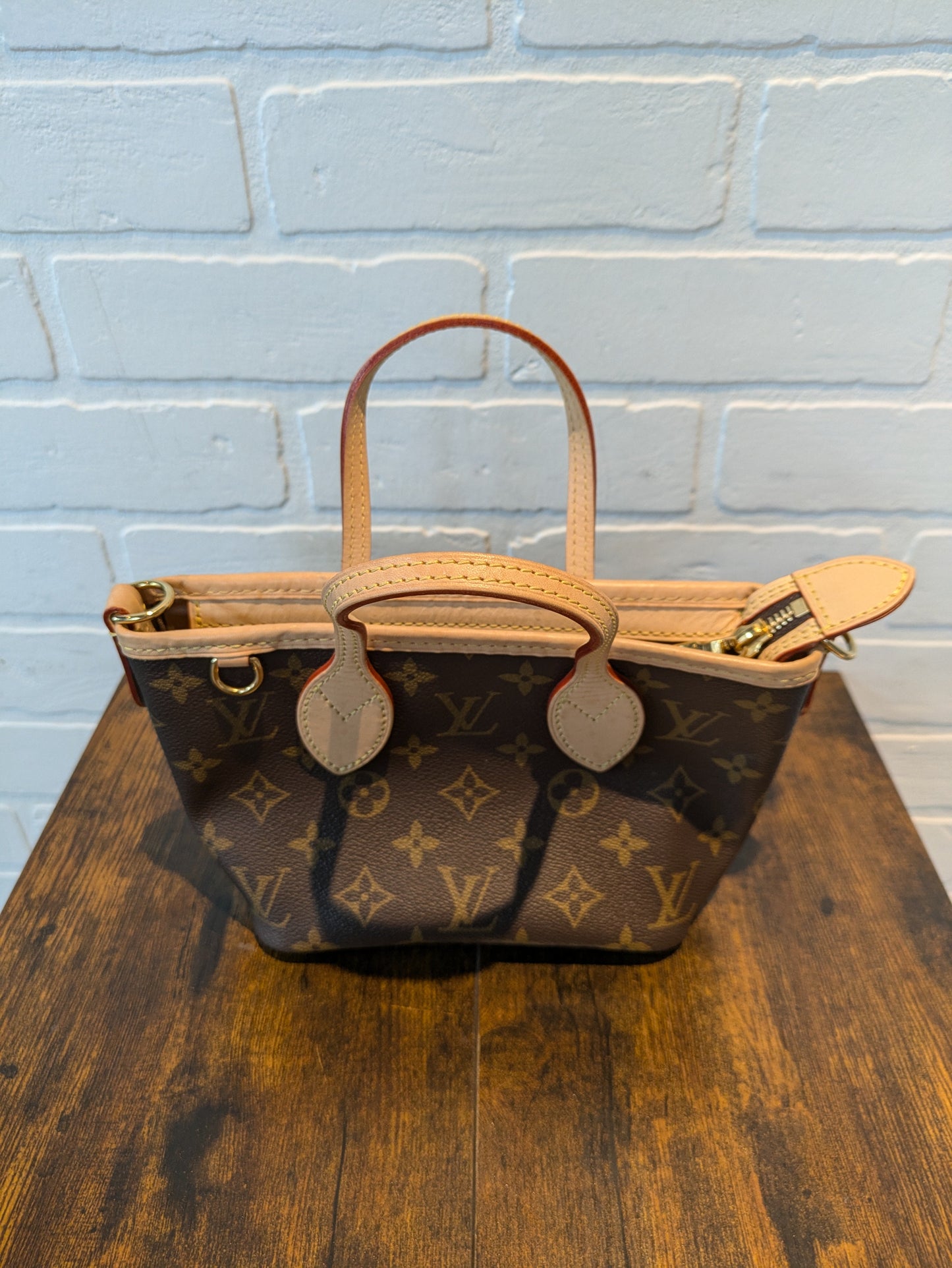 HandBag Luxury Designer Louis Vuitton, Size Small