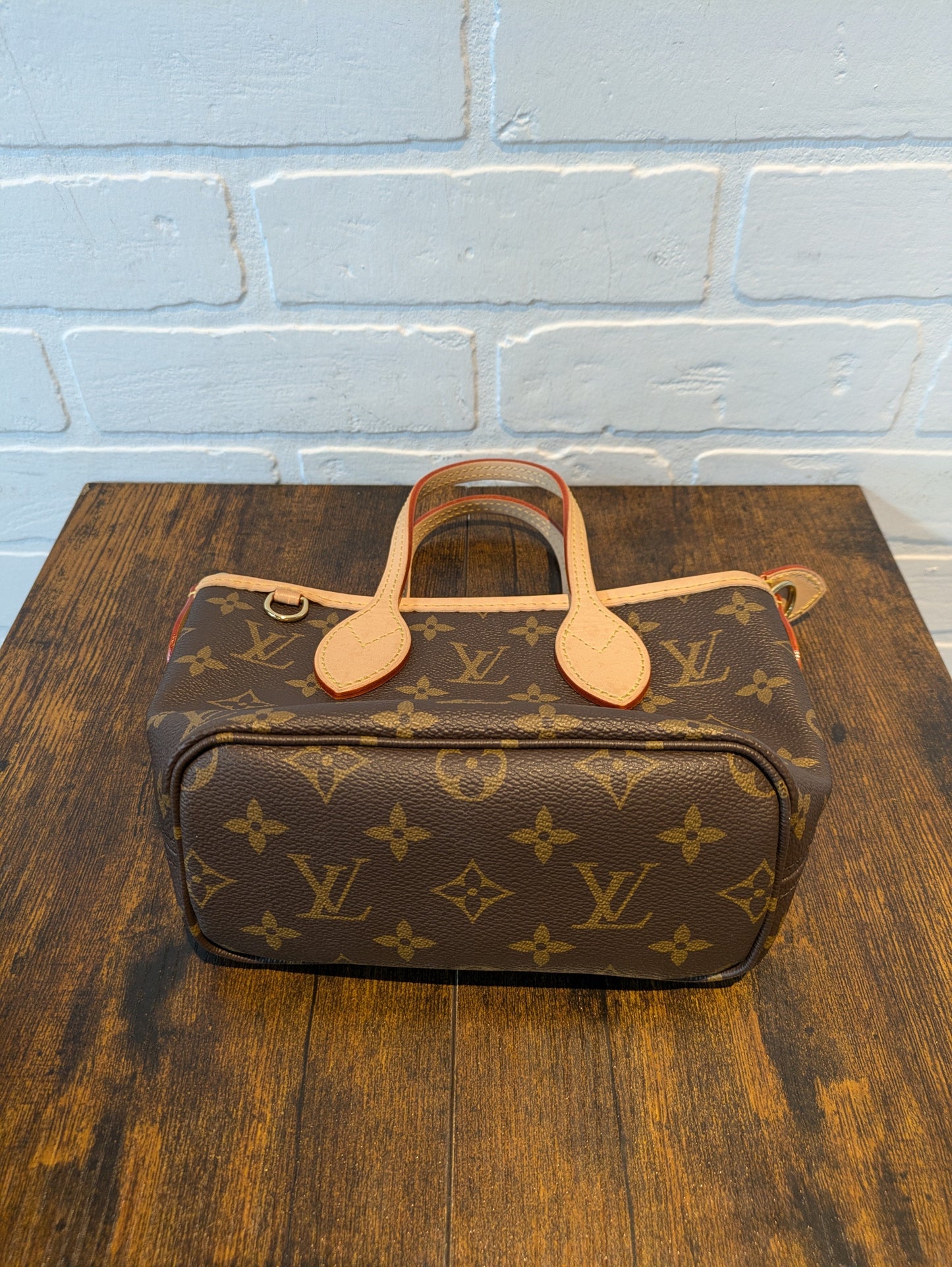 HandBag Luxury Designer Louis Vuitton, Size Small