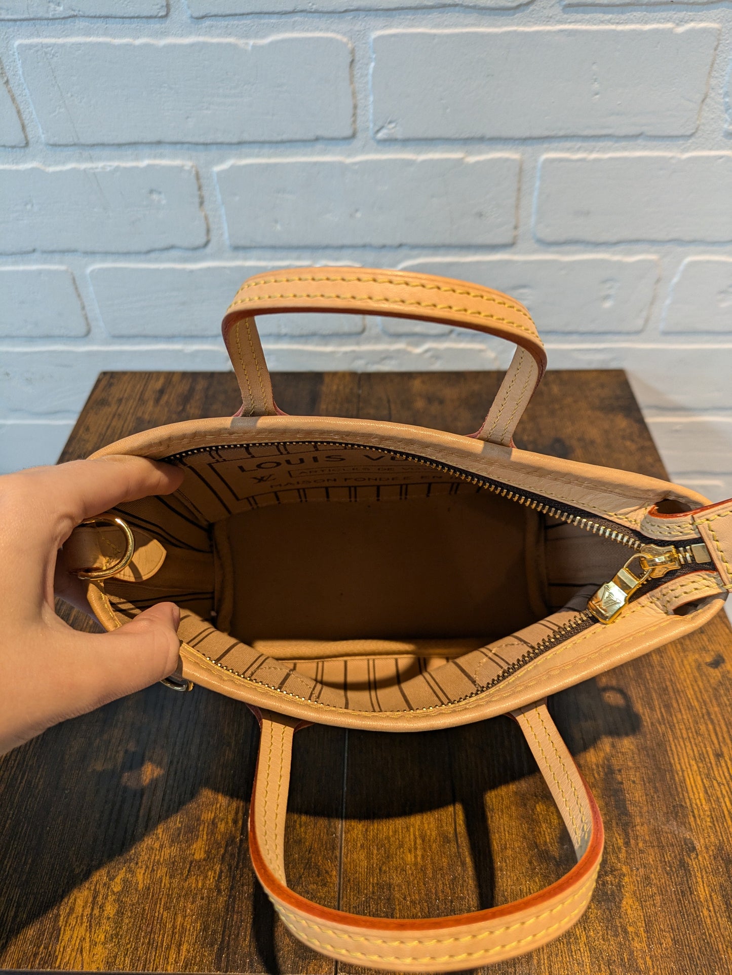 HandBag Luxury Designer Louis Vuitton, Size Small