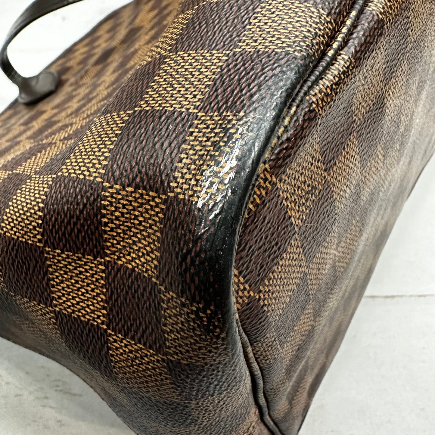 HandBag Luxury Designer By Louis Vuitton  Size: Large
