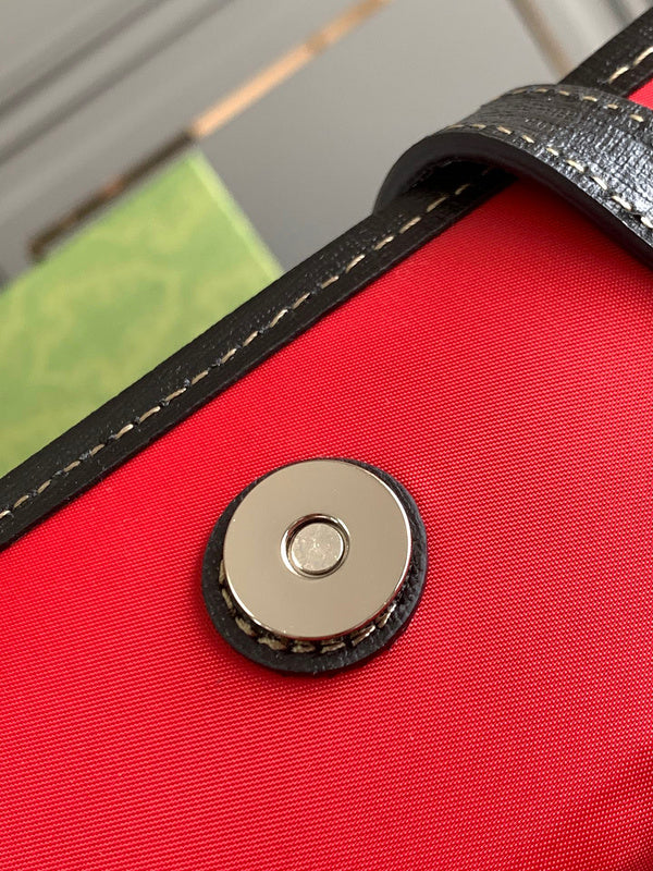 Gucci   Luxury Bags  978