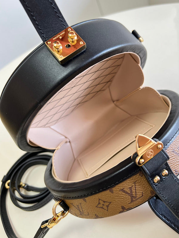 Alice Bags- Louis Vuittons  - 16126