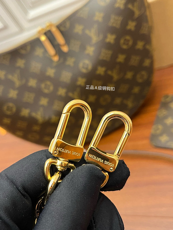 Alice Bags- Louis Vuittons  - 16079