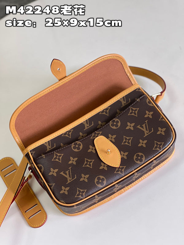 Alice Bags- Louis Vuittons  - 15909