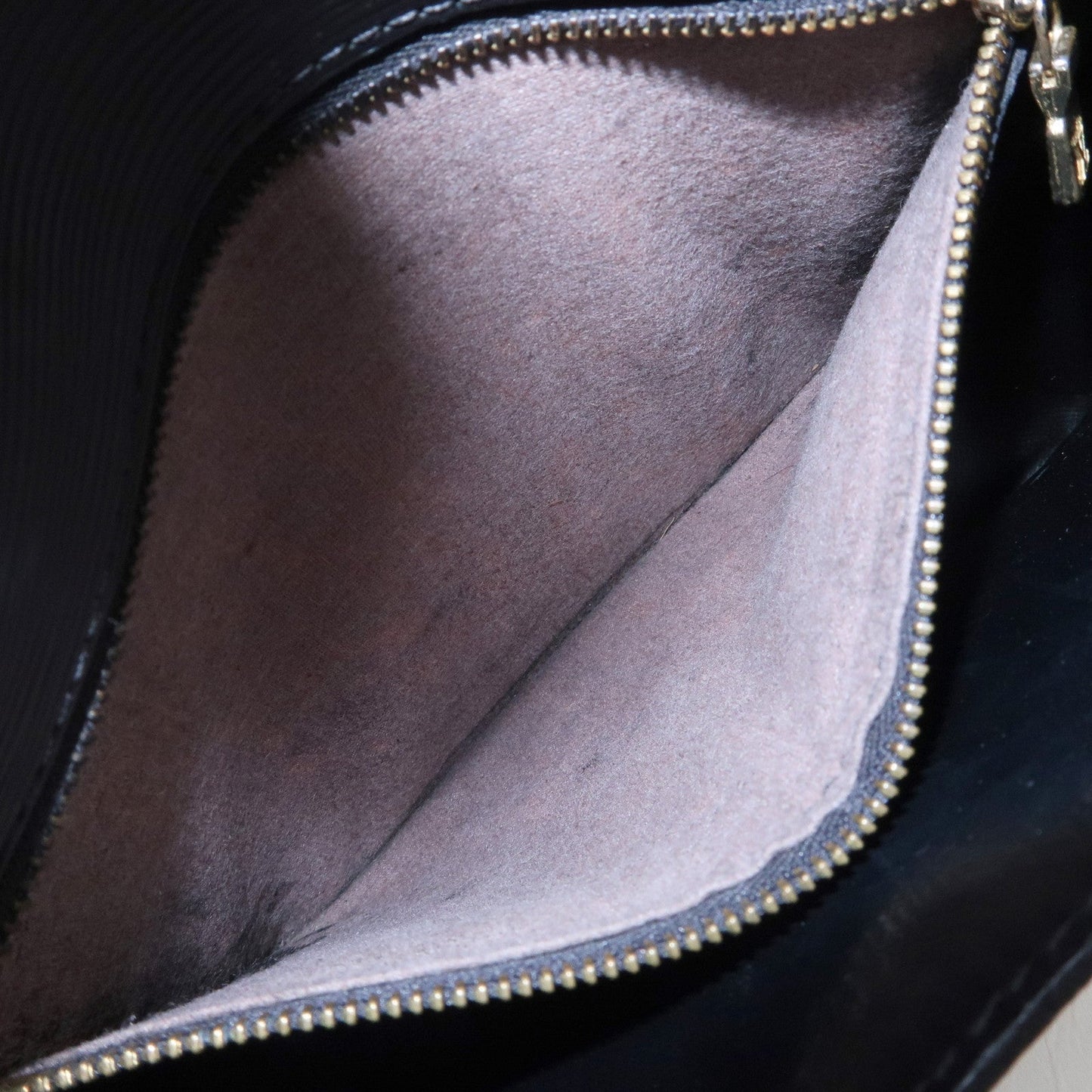 Louis Vuitton Epi Saint Cloud Shoulder Bag Noir Black M52192