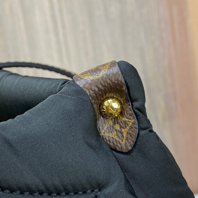 Alice Bags- Louis Vuittons  - 16111