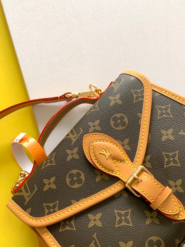 Alice Bags- Louis Vuittons  - 16249