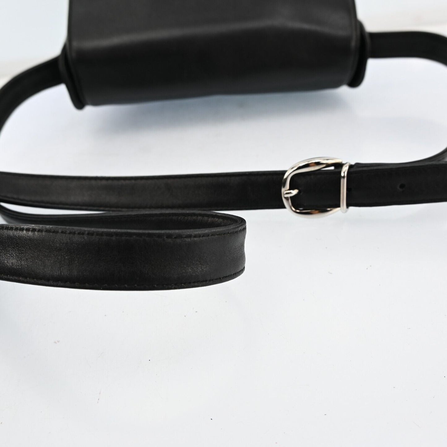 Gucci black leather 1955 Horse-bit cross body with a chrome accent
