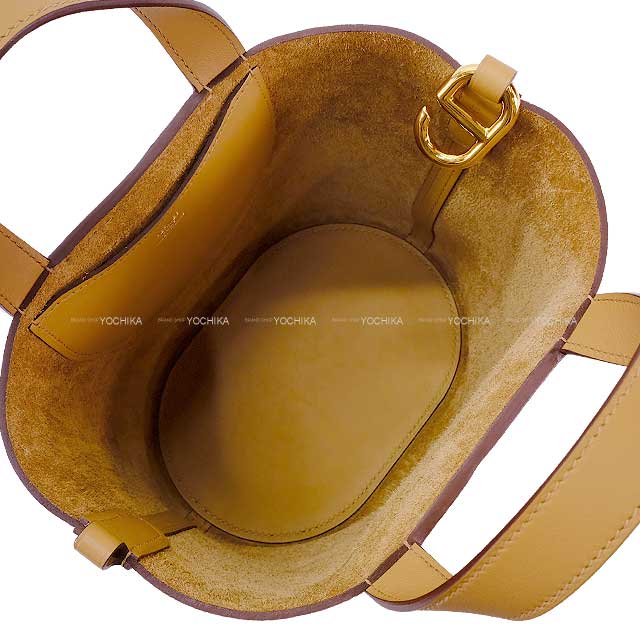 HERMES Handbag In the Loop 18 Biscuit Taurillon Clemence/Veau Swift Gold HW Stamp