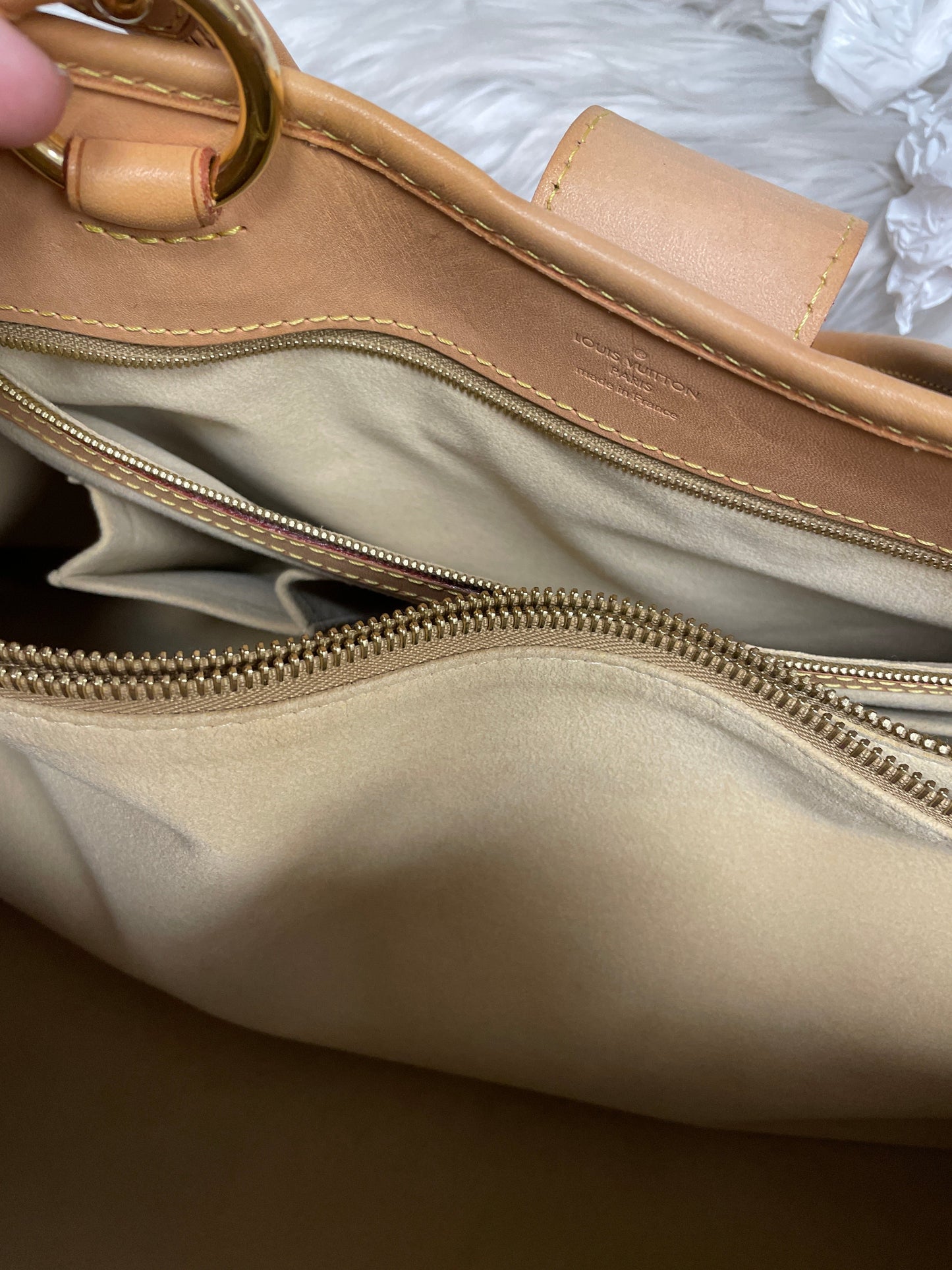 Handbag Luxury Designer By Louis Vuitton  Size: Large
