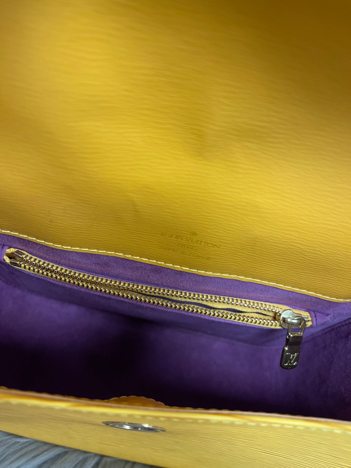 HandBag Luxury Designer By Louis Vuitton, Size: Small
