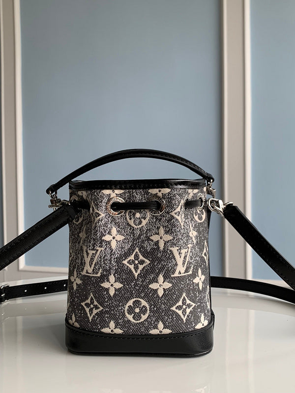 Alice Bags- Louis Vuittons  - 16101