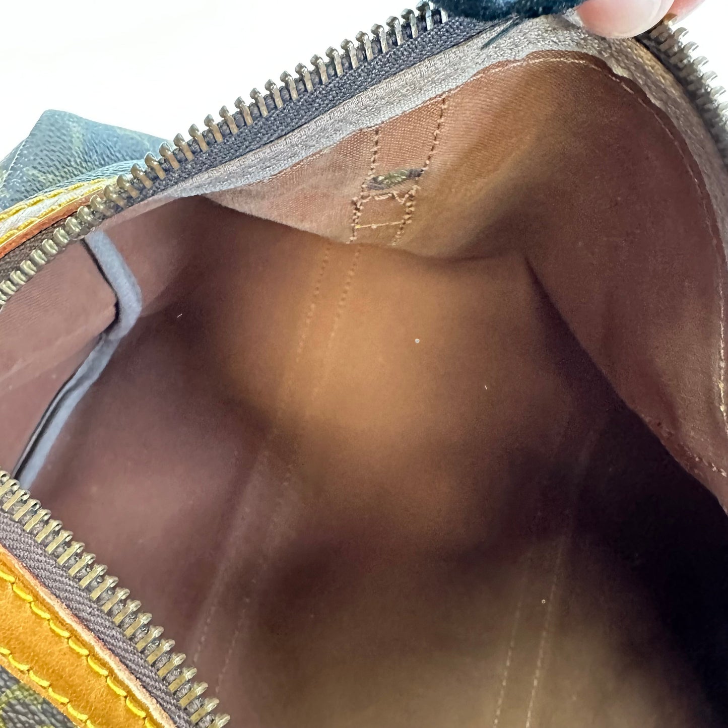 HandBag Luxury Designer By Louis Vuitton, Size: Medium