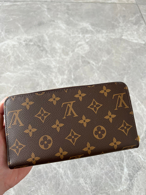 Alice Bags- Louis Vuittons  - 16020