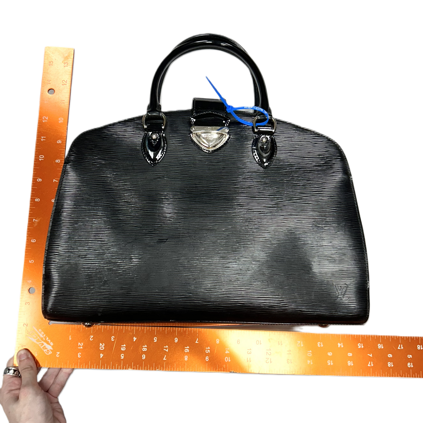 HandBag Luxury Designer By Louis Vuitton, Size: Large
