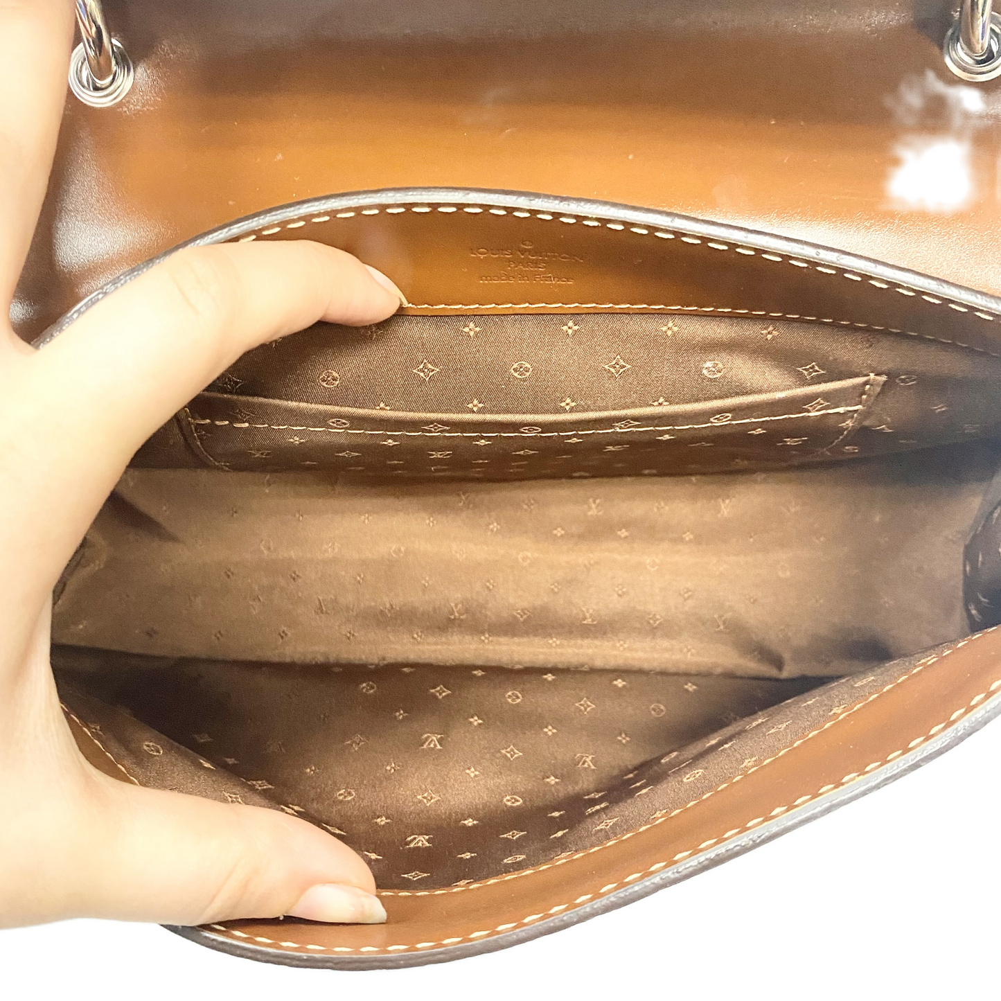 HandBag Luxury Designer By Louis Vuitton  Size: Medium