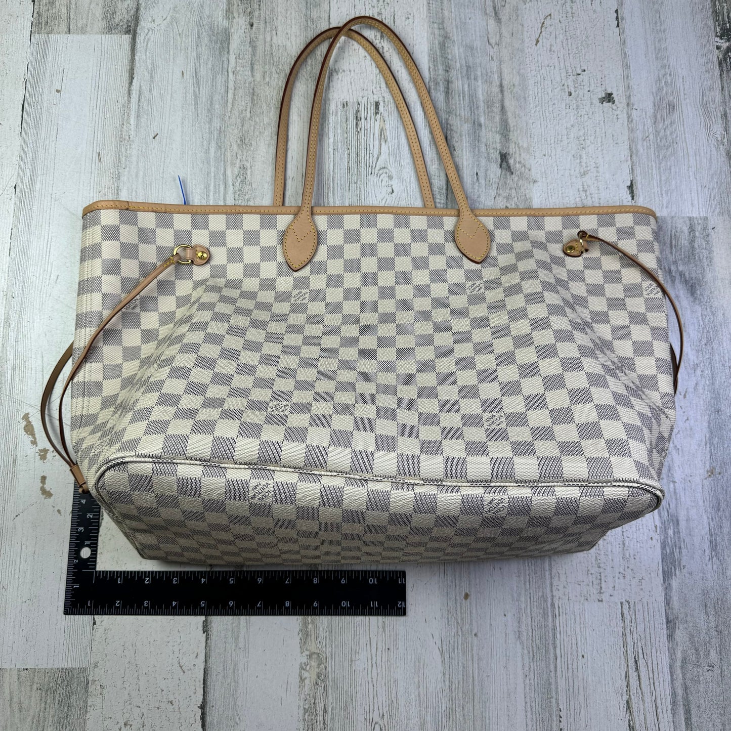 HandBag Luxury Designer By Louis Vuitton, Size: Large