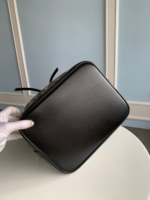 Alice Bags- Louis Vuittons  - 16100