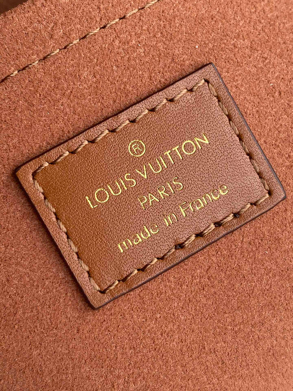 Alice Bags- Louis Vuittons  - 16619