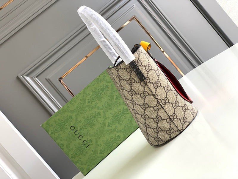 Gucci   Luxury Bags  979