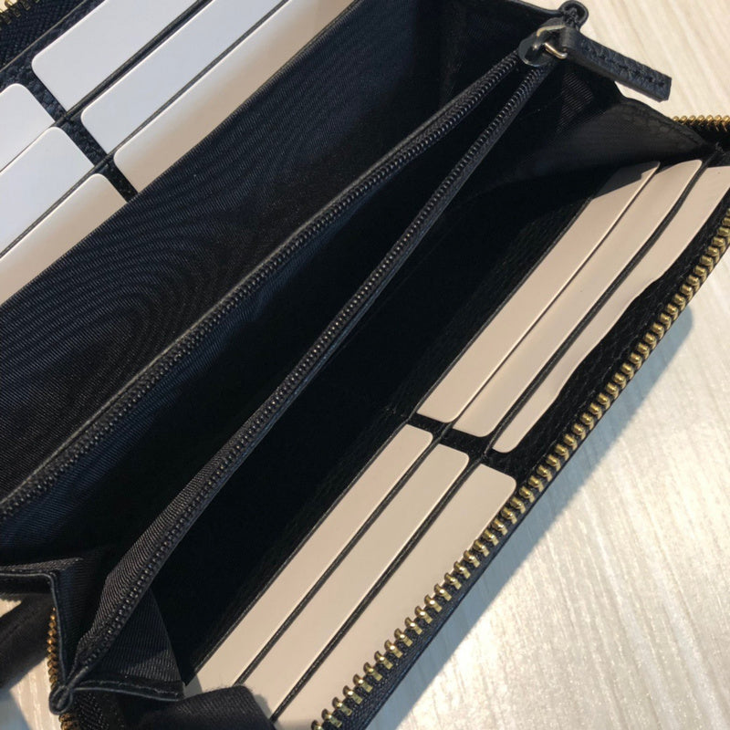Gucci   Luxury Bags  909