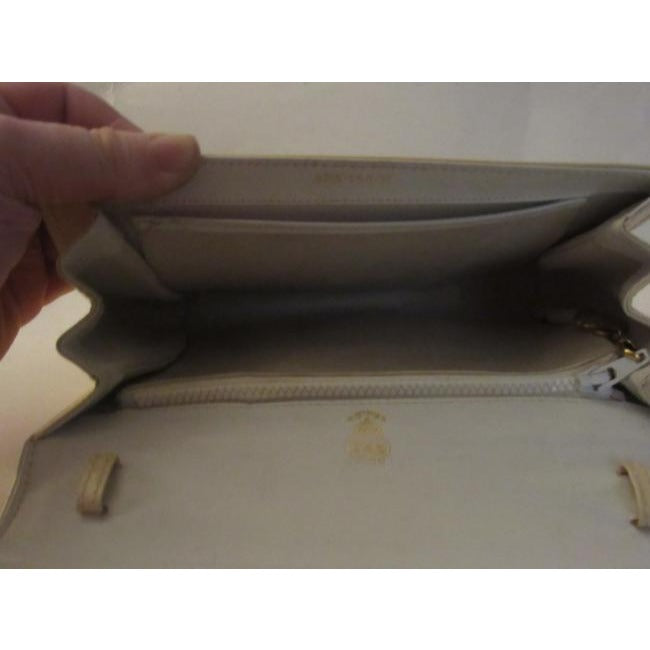 Gucci Clutch Sylvie Vintage Two Way Purse Gold Gg And Accent Buttery Soft Glossy Tan And White Leather