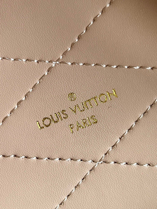 Alice Bags- Louis Vuittons  - 16538