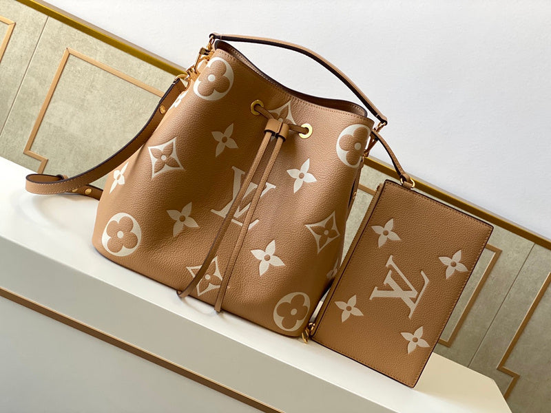 Alice Bags- Louis Vuittons  - 16437