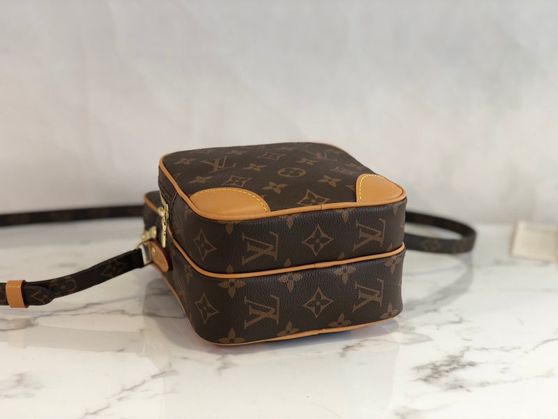 Alice Bags- Louis Vuittons  - 16063