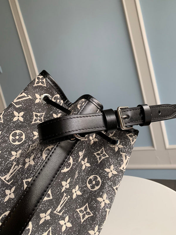 Alice Bags- Louis Vuittons  - 16100