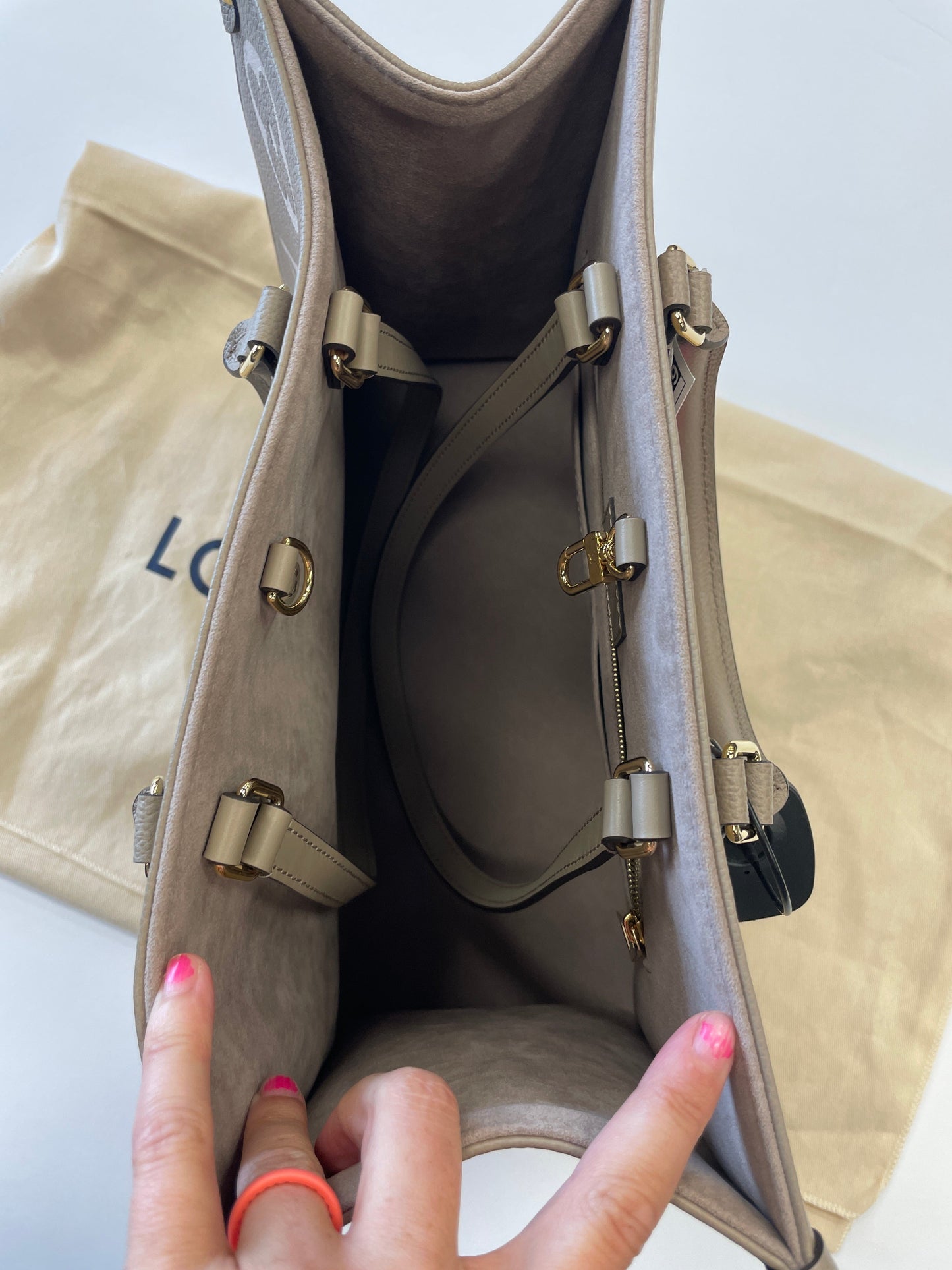 HandBag Luxury Designer Louis Vuitton, Size Medium