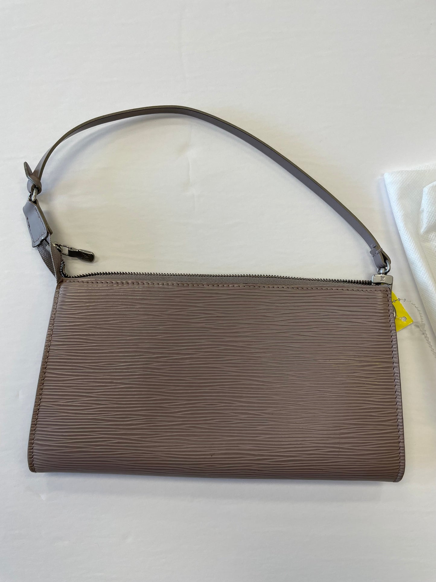 HandBag Luxury Designer By Louis Vuitton, Size: Small