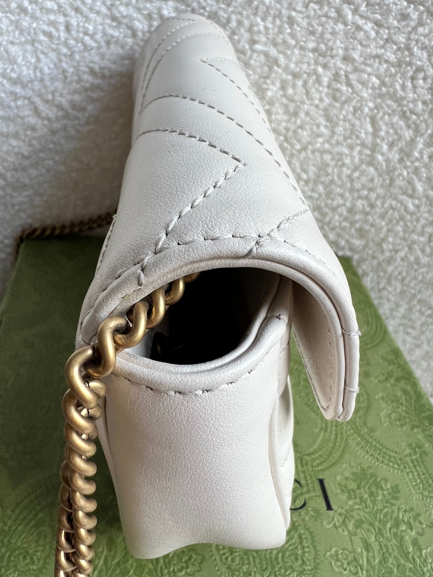Gucci GG White Marmont Super Mini Shoulder Bag (RRP £985)