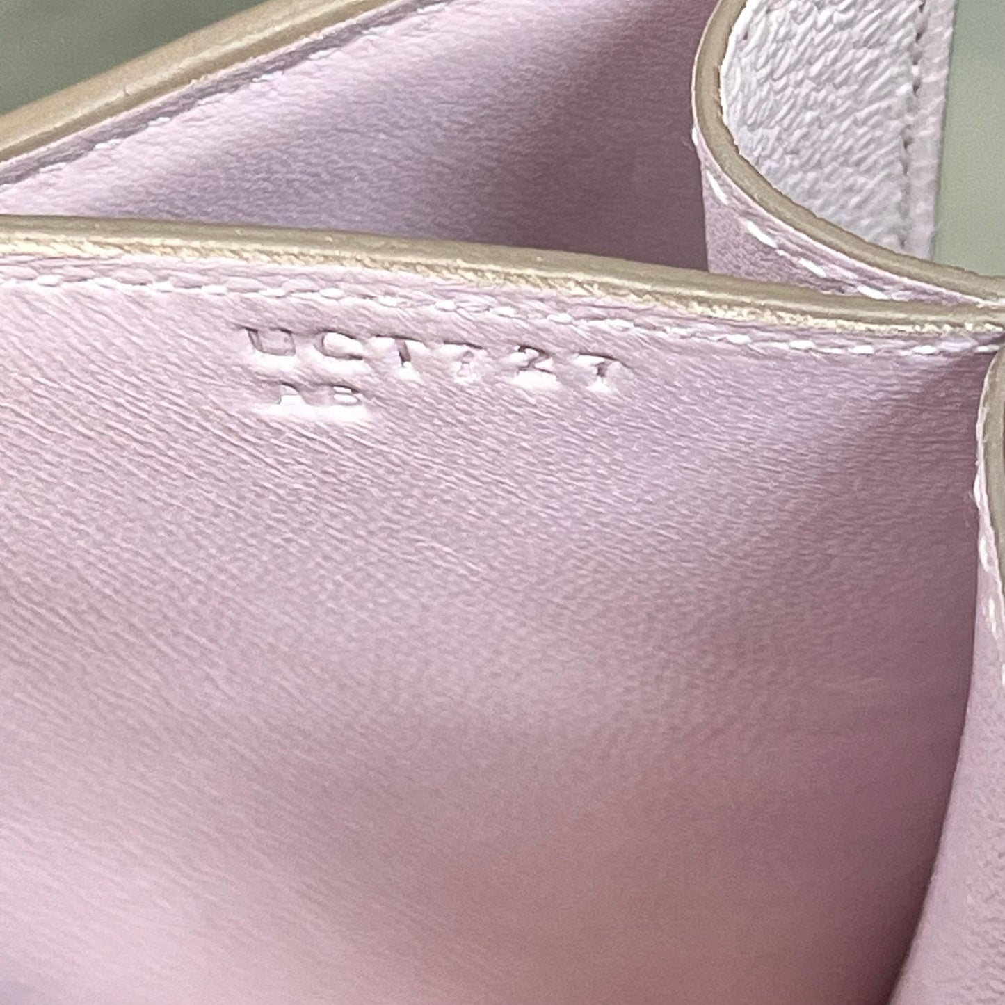 HERMES Constance 18 Mauve Pale Chevre Mysore Shoulder Bag