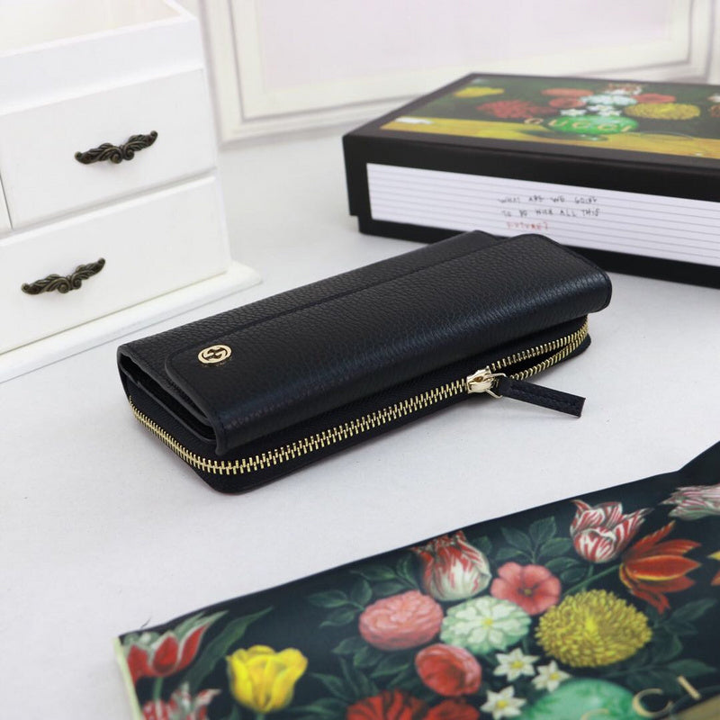Gucci   Luxury Bags  928