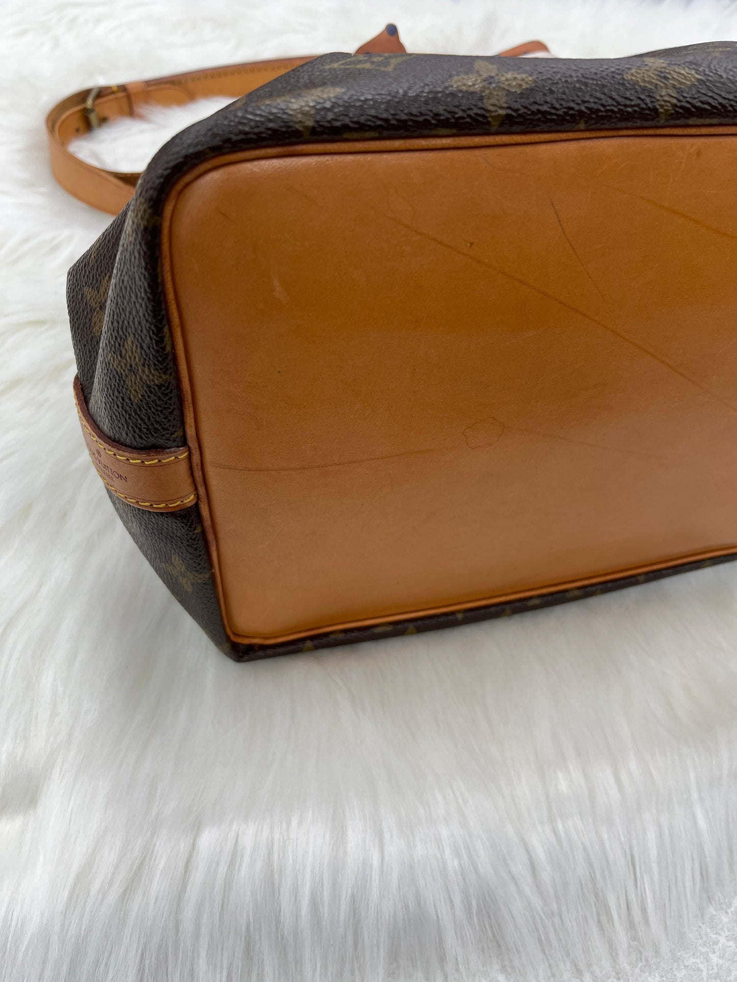 Handbag Luxury Designer By Louis Vuitton  Size: Medium
